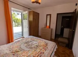 Orangenes Ferienzimmer am Meer ca 180 Meter Luftlinie zum Strand