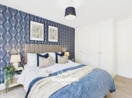No1 Saxon Way by Signature Stays - Parking - Gym - Pool & Spa