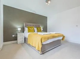 St George Court, Spacious 2 Bedroom Apartments, City Centre, Self Check In, Parking