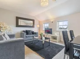 St George Court, Spacious 2 Bedroom Apartments, City Centre, Self Check In, Parking