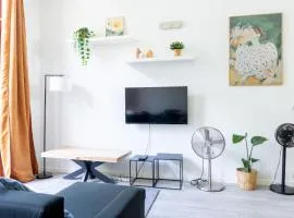 EU Central Apartment - Parking, Quiet, Bright