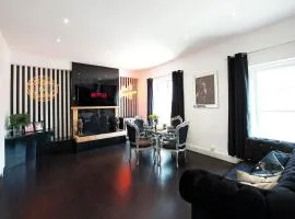Champagne Suite Glam 2-Bedroom, Sleeps 4 Porthcawl