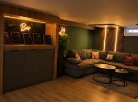 KARIAN Luna -Luxury Apt with Private Cinema in City Center