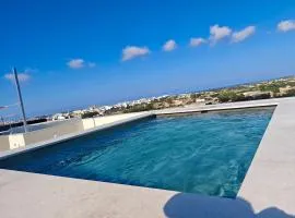 Skyline Court Boutique Apartments with Pool