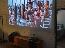 Suíte Completa com Tela de Cinema