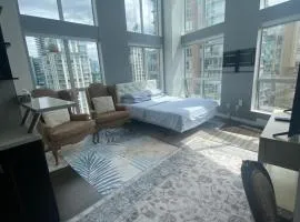 vancouver downtown panhouse luxury suite with balcony close to microsoft and amzon