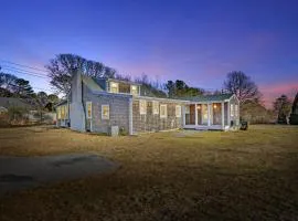 Dog-Friendly Pleasant Lake Cottage in Harwich