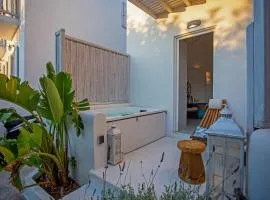 Fino Amore Private Jacuzzi Suite in Mykonos Town