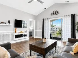 Pet-Friendly Luxury 3BR with Pool Sleeps 8 Near Beach