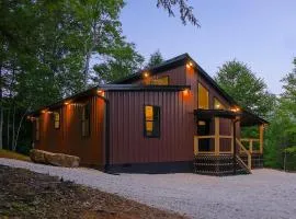 The Lighthouse - Secluded - Hot Tub - Private Pond
