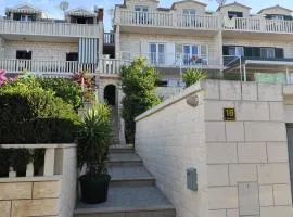 Apartments with parking space Bol, Brac - 27896