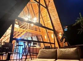 Chalé Recanto cabana A-frame próxima ao lago com ofurô e cachoeira