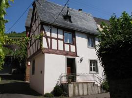 Historisches Ferienhaus Abteistraße, hotel with parking in Mesenich