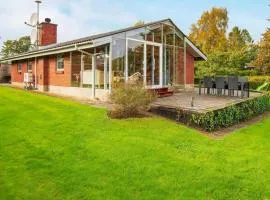 Bright Holiday Home Near Beach And Coast