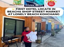 Lonely beach complex titanic hotel in beach shopping street markets ในศูนการค้าติดทะเล