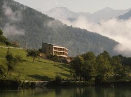 Hotel Tulie, hotelli kohteessa Most na Soči