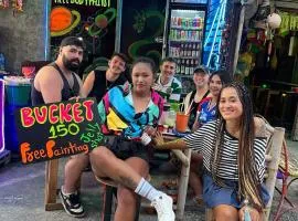 2D Hostel and Bar