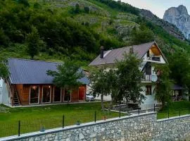 Lazer Çardaku Guest House