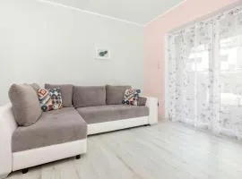 Komfortowy Apartament z Tarasem Blisko Plaży z Dodatkowymi Udogodnieniami w Pobierowie by Noclegi Renters