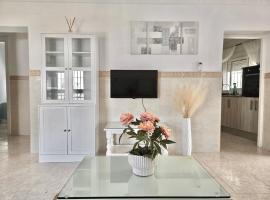 Apartamento El Cerro, a 3min andando de la playa de Regla, hotel em Chipiona