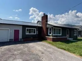 Spacious Renovated Ranch Retreat - Tackett Creek