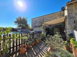 1 bedroom cottage with shared pool opens late may