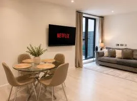 Modern Compass House Flat & Ideal for Professional