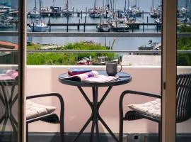 Frisch renoviertes FH Südblick am Meer in Breege, Meerblick von allen drei Etagen, Terrasse, Balkon, Sauna und Parkplatz