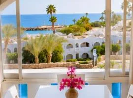 Studio for 4 in Coral Bay sea and Salt Lake view