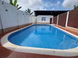 Linda Casona con piscina AC wifi mall para 12 personas