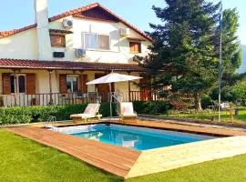 Pool house Axiothea
