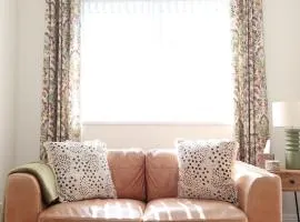 Cosy 2 Bed Home Near Belfast 15 mins to airport
