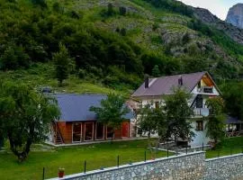 Lazer Çardaku Guest House