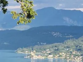 Villa Sara - traumhafter Seeblick, Familienparadies, Ruhelage
