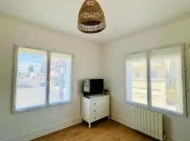 studio lumineux à 2 pas de la plage avec parking privé