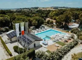 Green Garden Village con piscina, spiaggia riservata e parcheggio