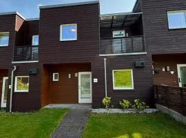 Tasta Townhouse near ONS with Parking & Workspace