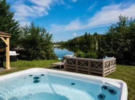 Le Lac Apaisant - Rustic Haven by the Water