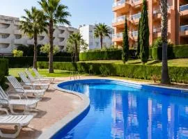 Beach & Sea Apt, Fast WIFI, Airco, Private Parking and Pool