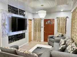 Stylish 3 BR in the Heart of Guyana
