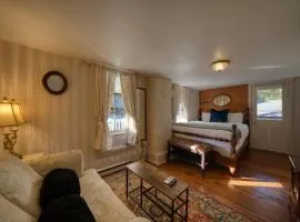 Downtown Four Poster Piedmont