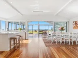 Beachfront Oasis - 4 bed family house with Spa