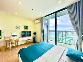 Premium Studio Apartment Overlooking the Beautiful Green Bay Lake