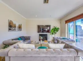 StayAU Sunset Two Story Lakeside Oasis with Scenic Yard