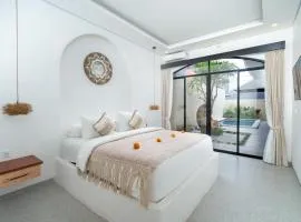 3 Kamar Tidur Di Legian