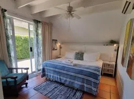 Bachelor Pad in B&B Driveway