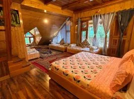 Cafe Saffron Sips & Stays - Alpine Suites Naggar Near Manali