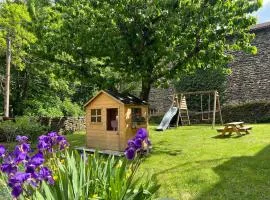 Maison calme et ombragée, idéalement située