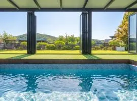 Yeongheungdo Stay Noc Pool Villa