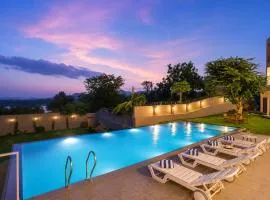 Villa Miran Pet-friendly Boutique room in a retreat with Infinity looking Pool, Activity room, Lawn, Garden